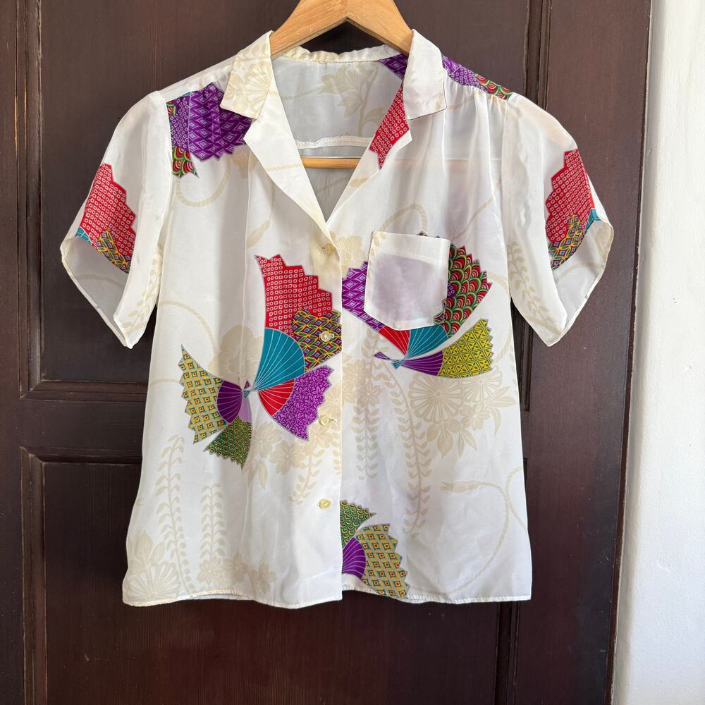 70s Vintage Silky White Spread Collar Asian Fan Print Camp Shirt | Medium